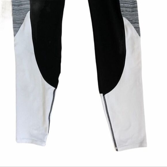 Athleta High Rise Jacquard Flow Chaturanga Tight M - Picture 3 of 9